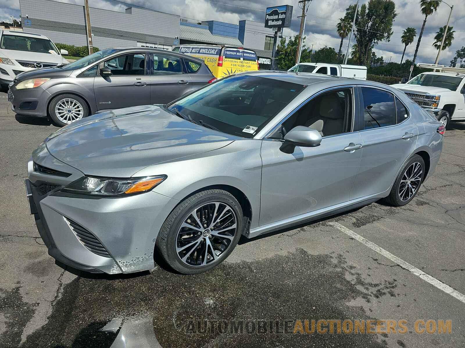 4T1B11HK7JU081148 Toyota Camry 2018