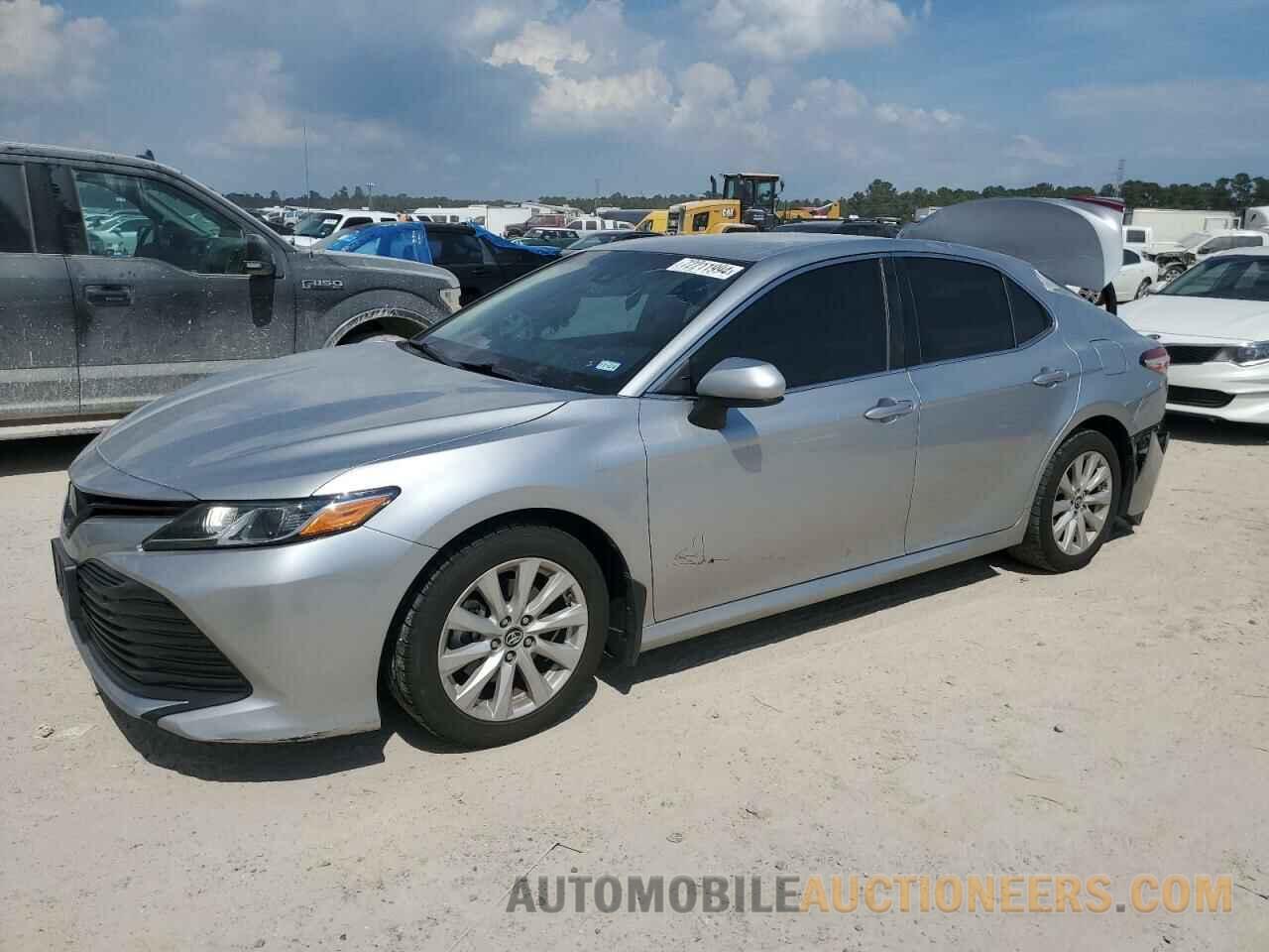 4T1B11HK7JU083238 TOYOTA CAMRY 2018