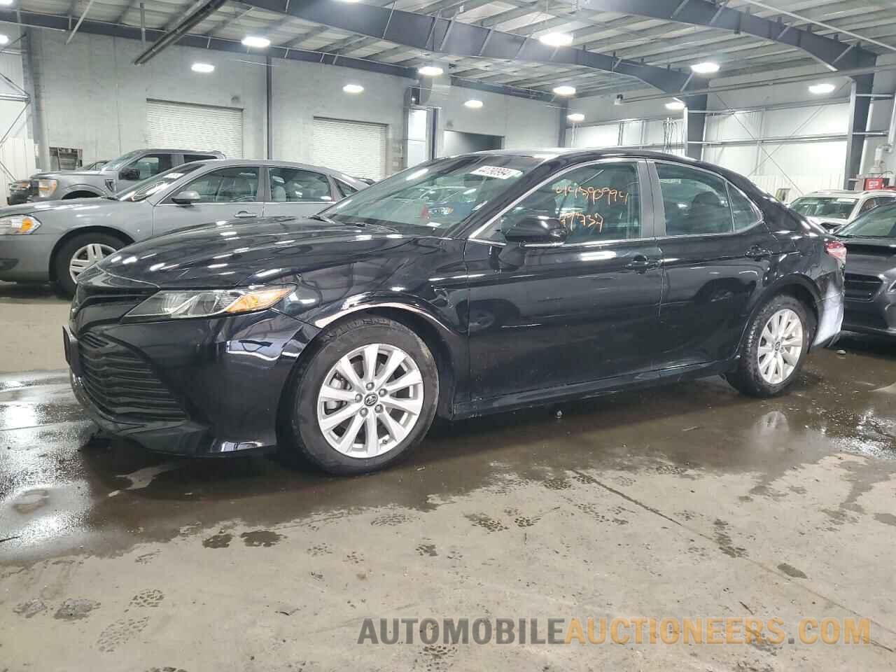 4T1B11HK7JU084082 TOYOTA CAMRY 2018