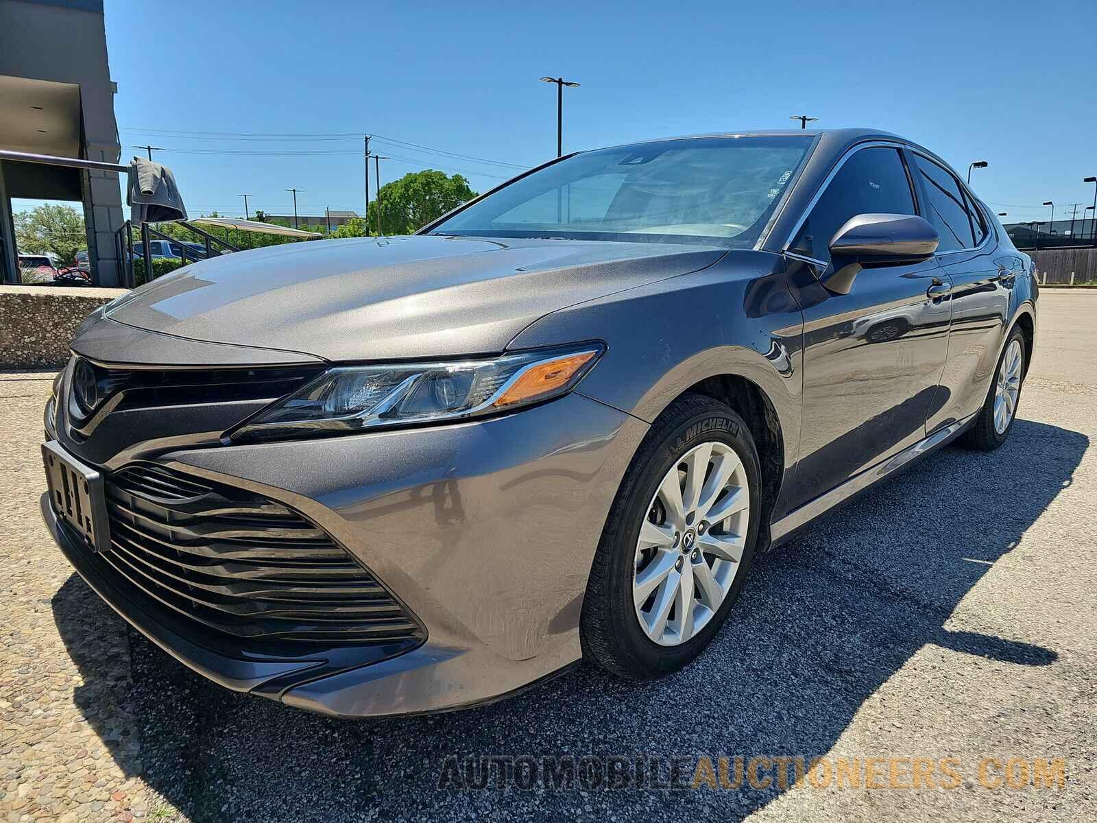 4T1B11HK7JU085801 Toyota Camry 2018