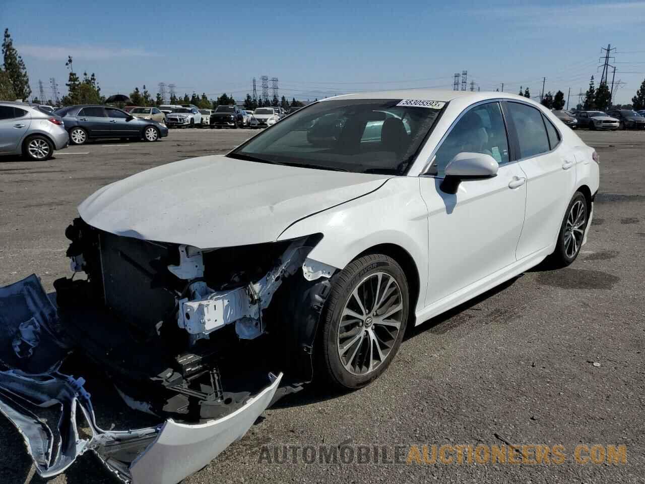 4T1B11HK7JU093042 TOYOTA CAMRY 2018