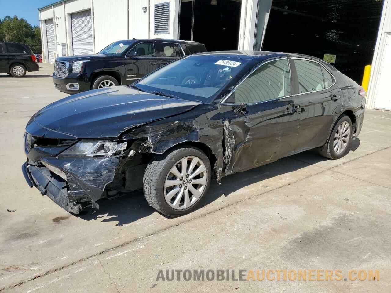 4T1B11HK7JU100233 TOYOTA CAMRY 2018