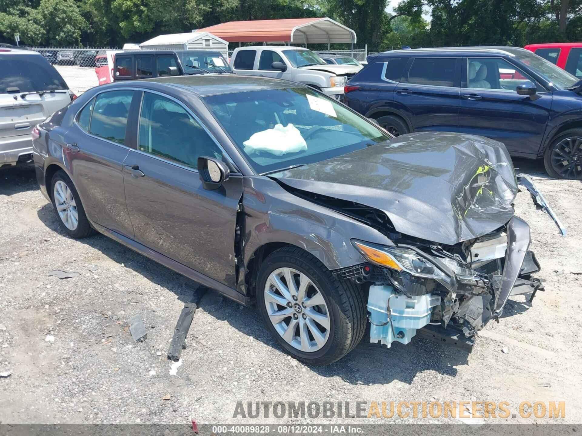 4T1B11HK7JU110048 TOYOTA CAMRY 2018