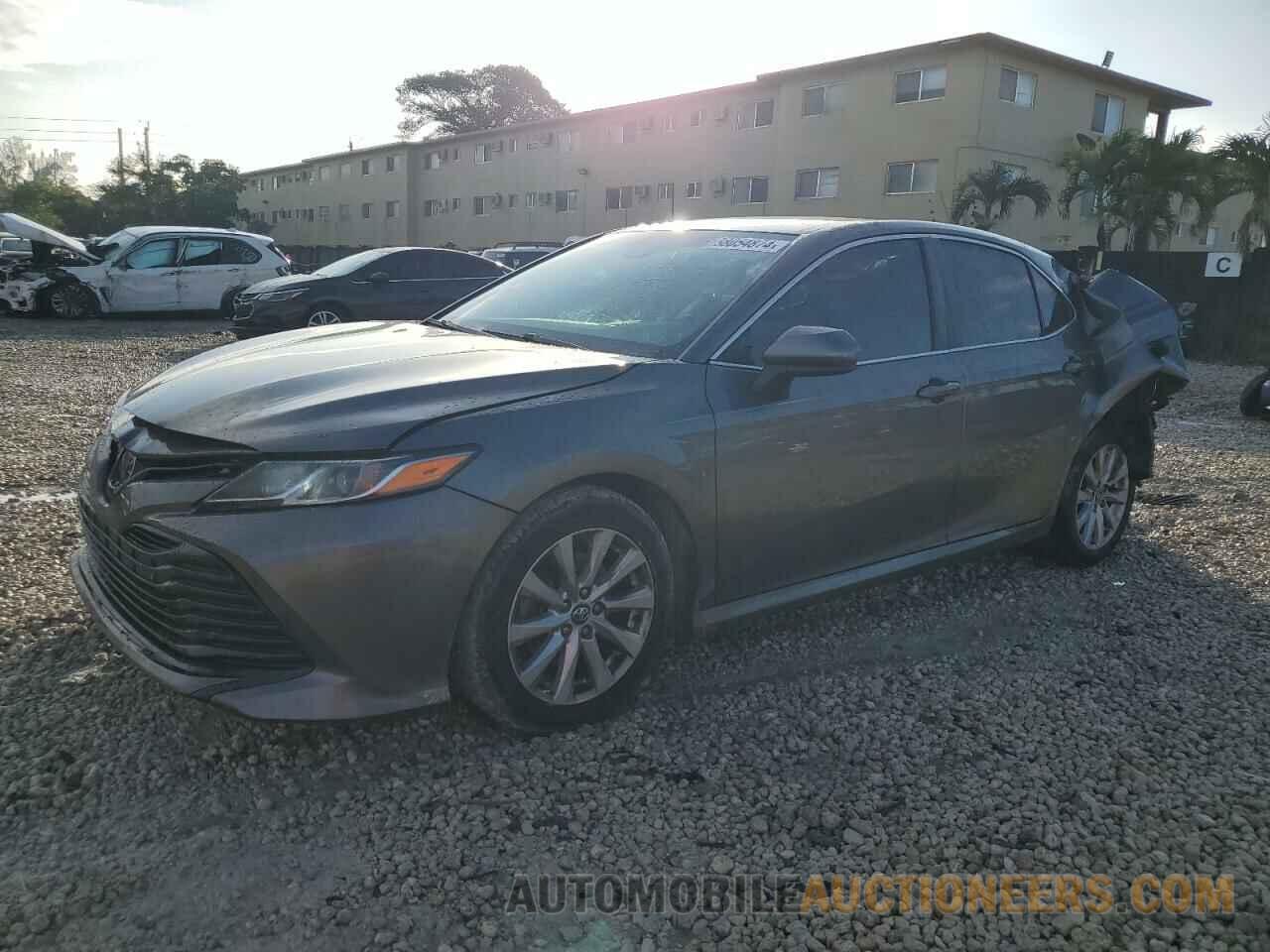 4T1B11HK7JU112009 TOYOTA CAMRY 2018