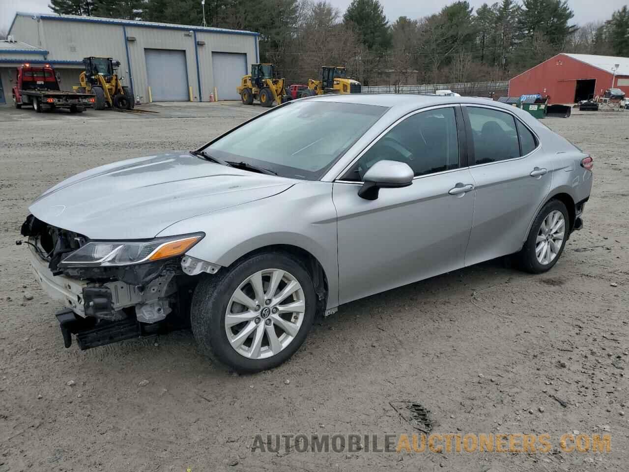 4T1B11HK7JU118327 TOYOTA CAMRY 2018