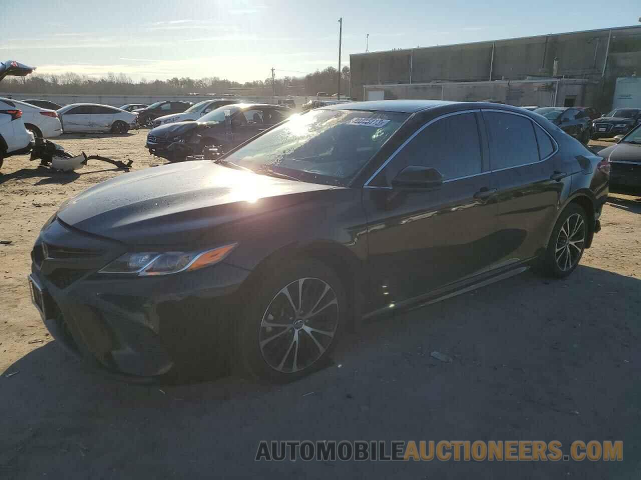 4T1B11HK7JU133118 TOYOTA CAMRY 2018