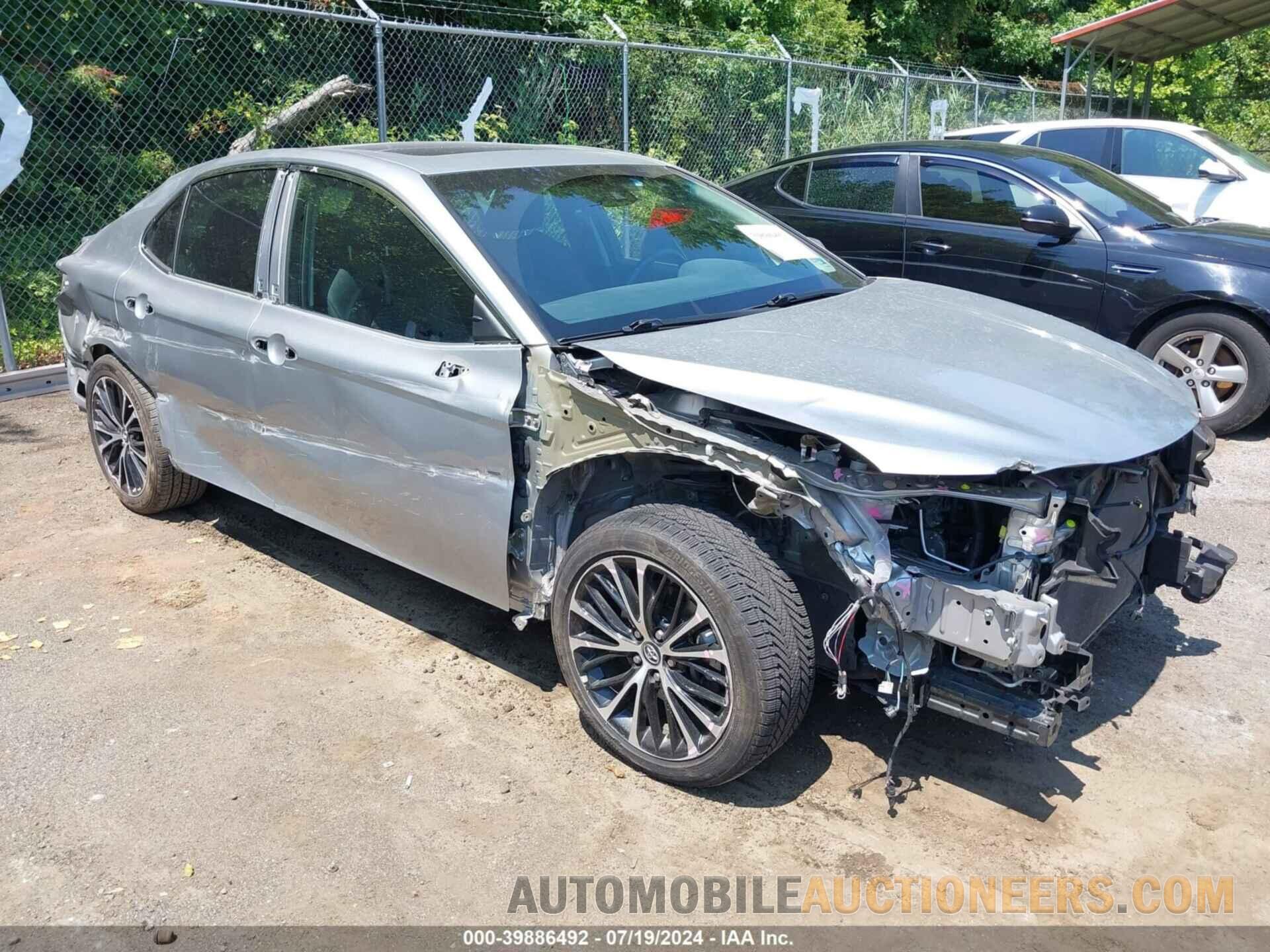 4T1B11HK7JU133930 TOYOTA CAMRY 2018