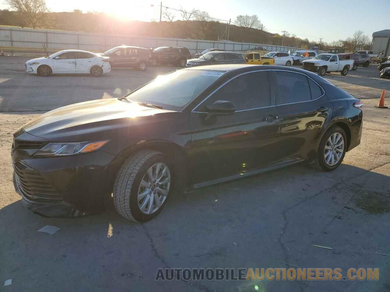 4T1B11HK7JU136164 TOYOTA CAMRY 2018