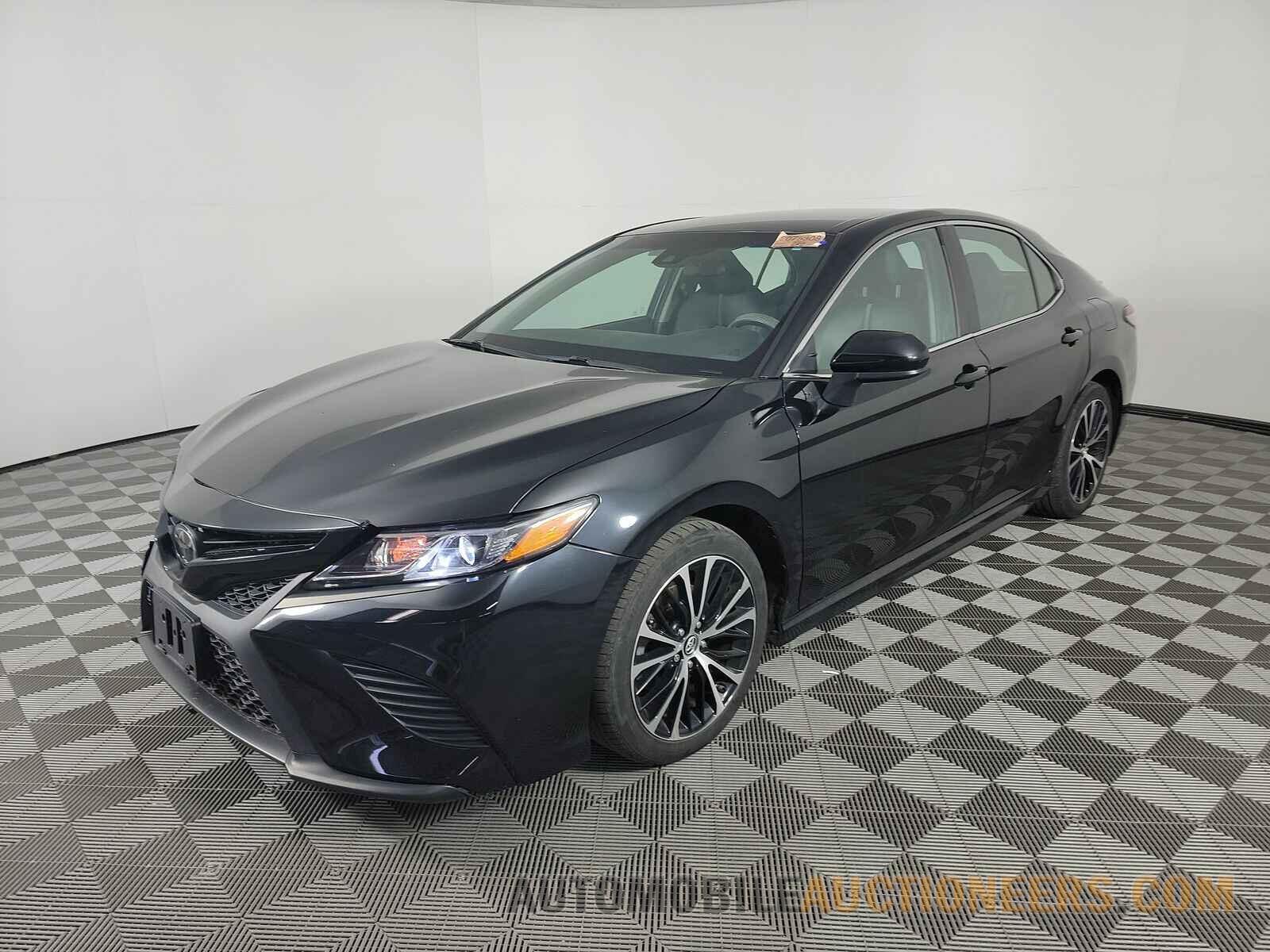 4T1B11HK7JU138190 Toyota Camry 2018