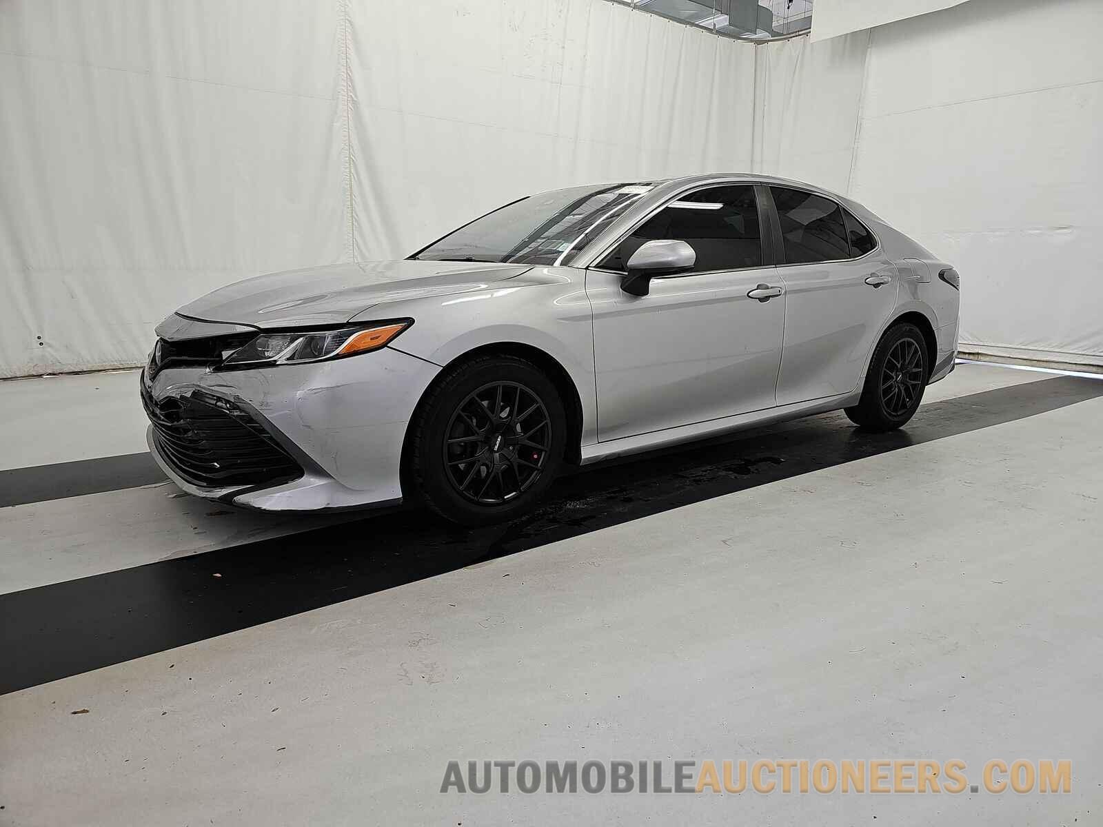 4T1B11HK7JU139744 Toyota Camry 2018