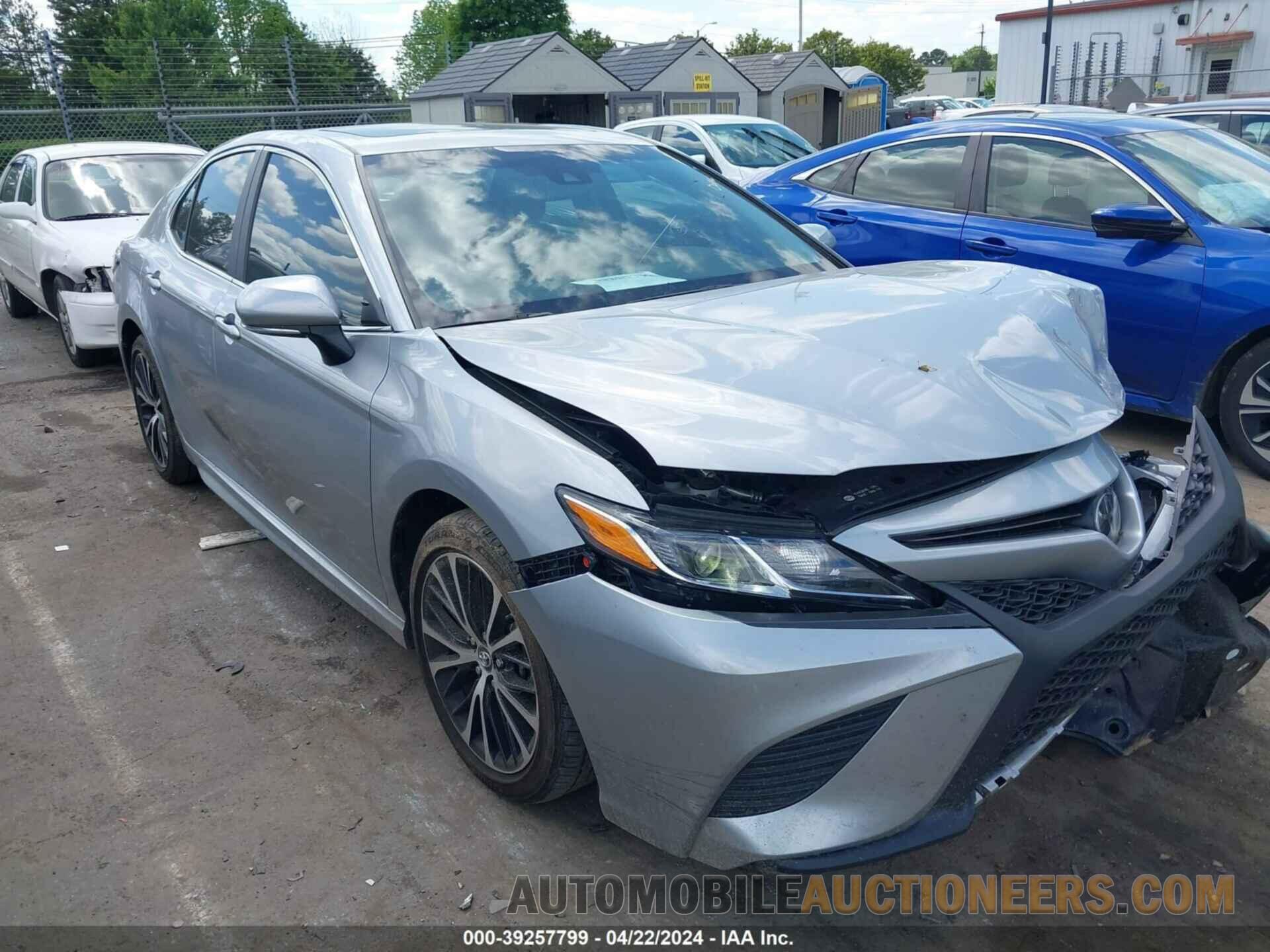 4T1B11HK7JU142370 TOYOTA CAMRY 2018