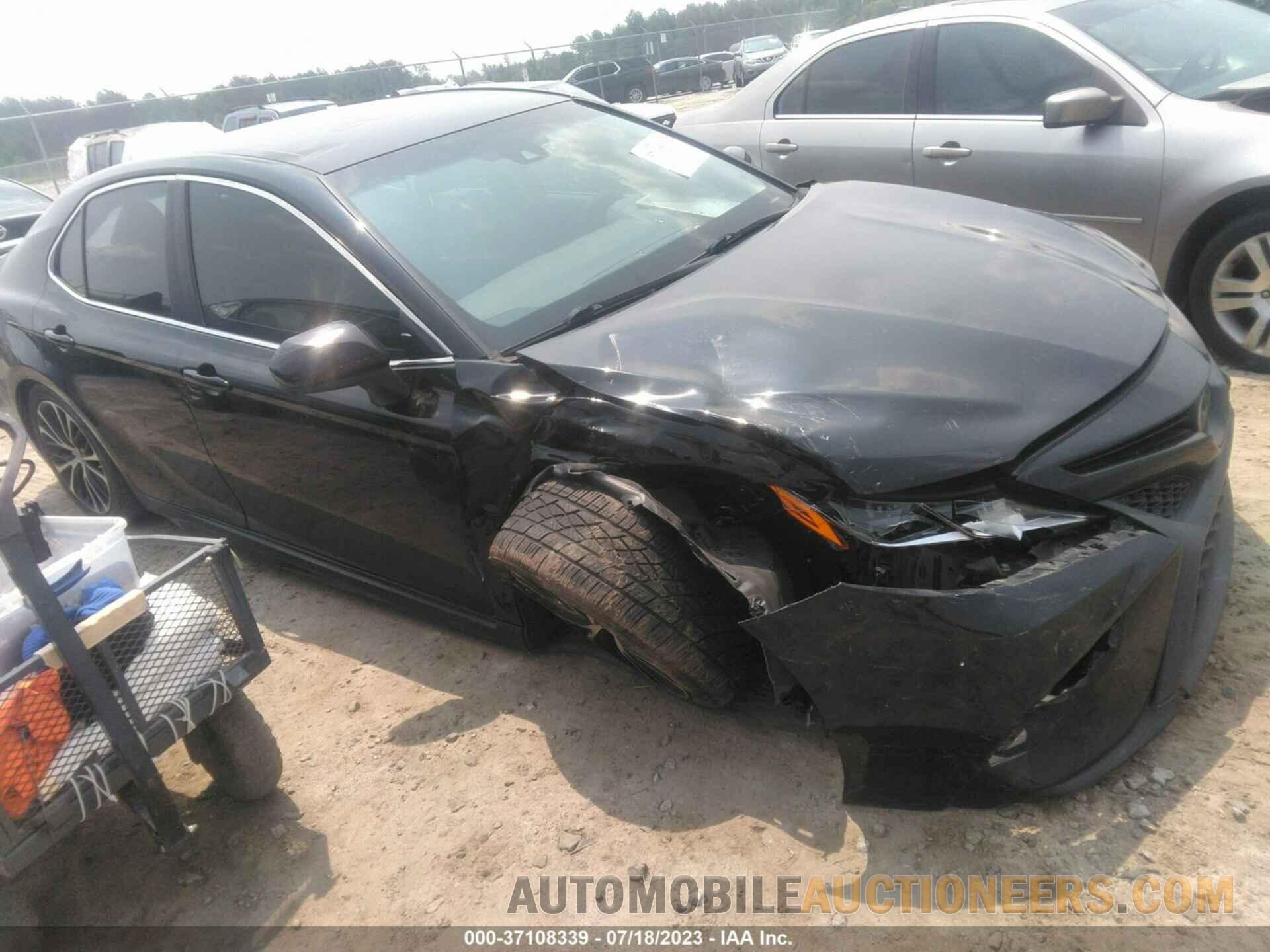 4T1B11HK7JU155085 TOYOTA CAMRY 2018