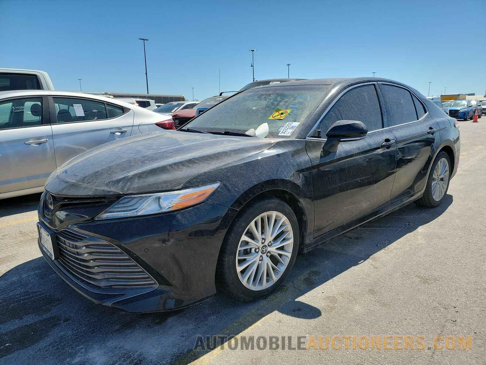 4T1B11HK7JU158195 Toyota Camry 2018