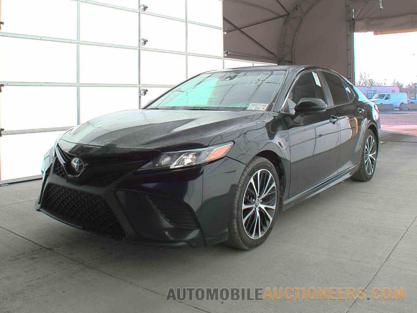 4T1B11HK7JU502141 Toyota Camry 2018