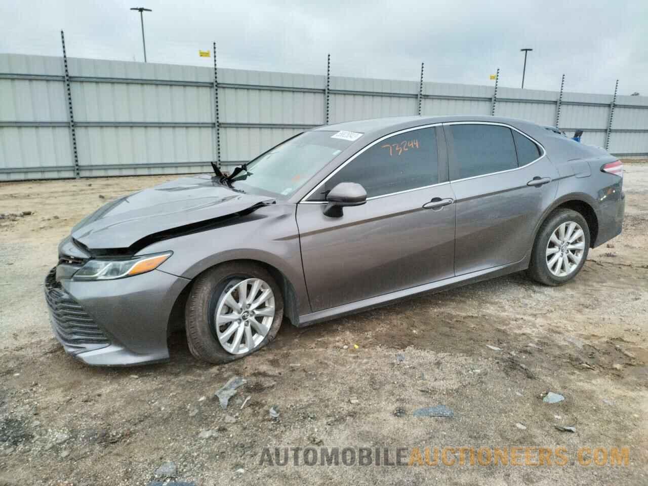 4T1B11HK7JU517674 TOYOTA CAMRY 2018