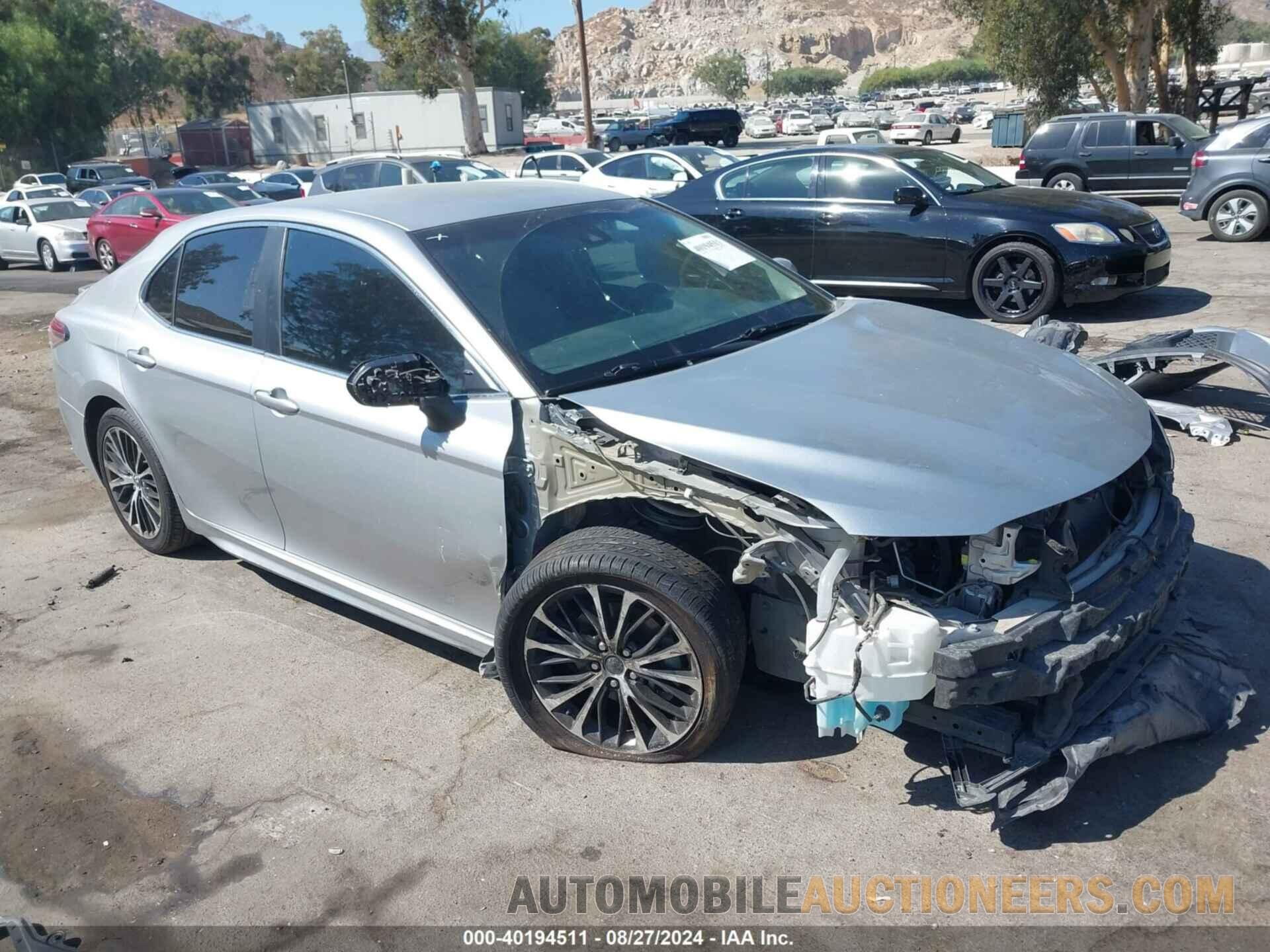 4T1B11HK7JU520297 TOYOTA CAMRY 2018