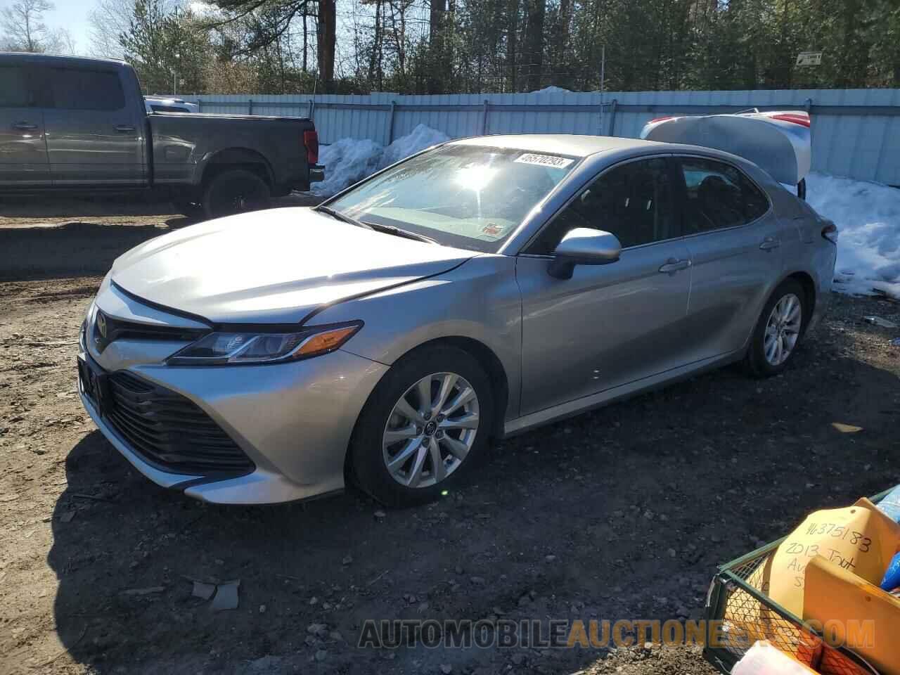 4T1B11HK7JU520476 TOYOTA CAMRY 2018