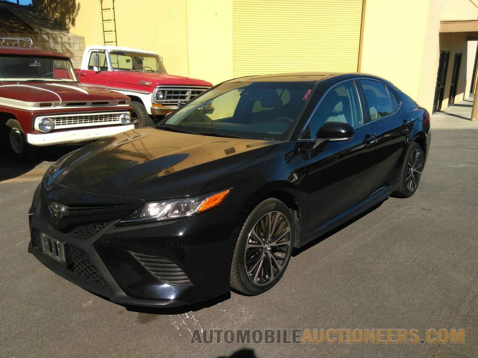 4T1B11HK7JU527895 Toyota Camry 2018