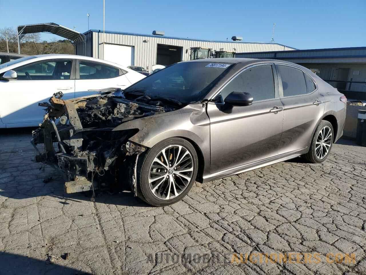 4T1B11HK7JU533101 TOYOTA CAMRY 2018