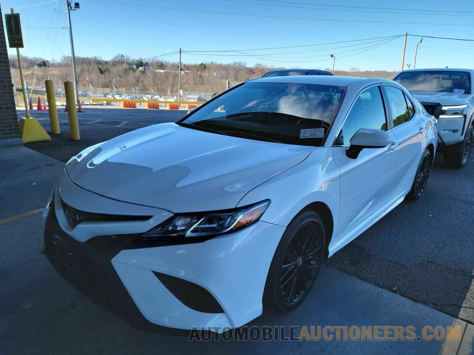 4T1B11HK7JU533244 Toyota Camry 2018