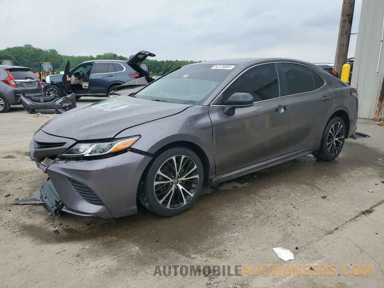 4T1B11HK7JU533972 TOYOTA CAMRY 2018