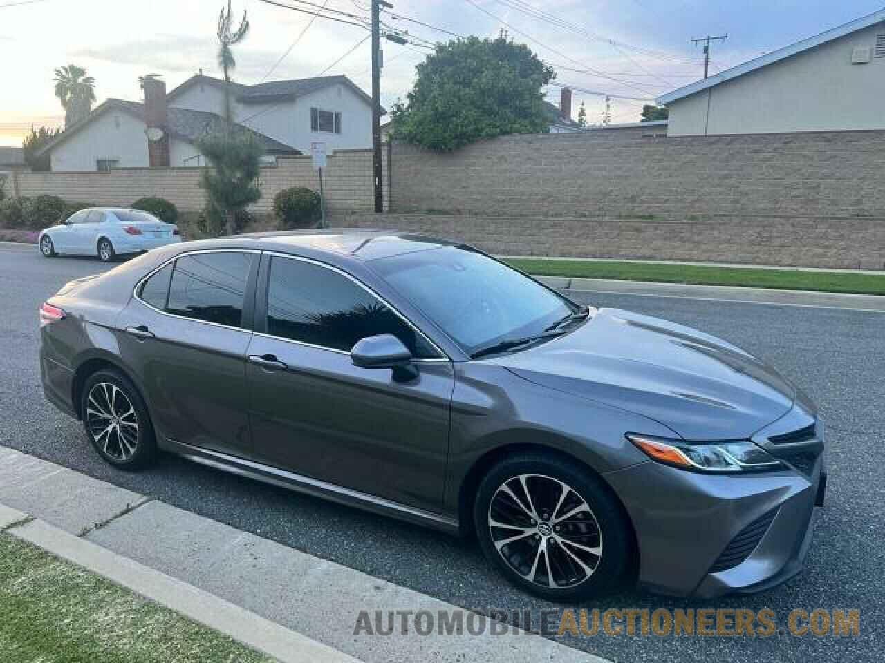 4T1B11HK7JU534975 TOYOTA CAMRY 2018