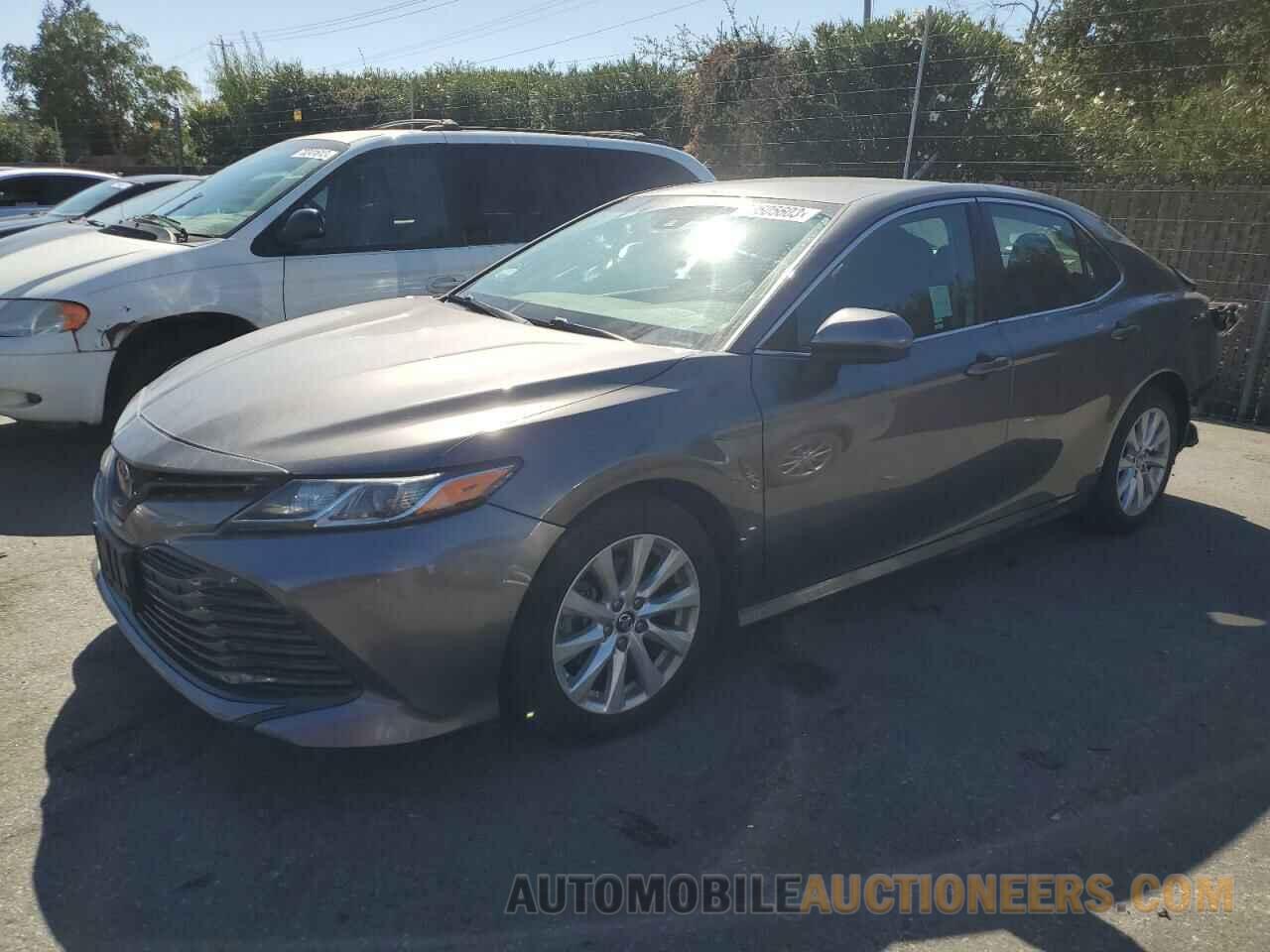 4T1B11HK7JU541165 TOYOTA CAMRY 2018