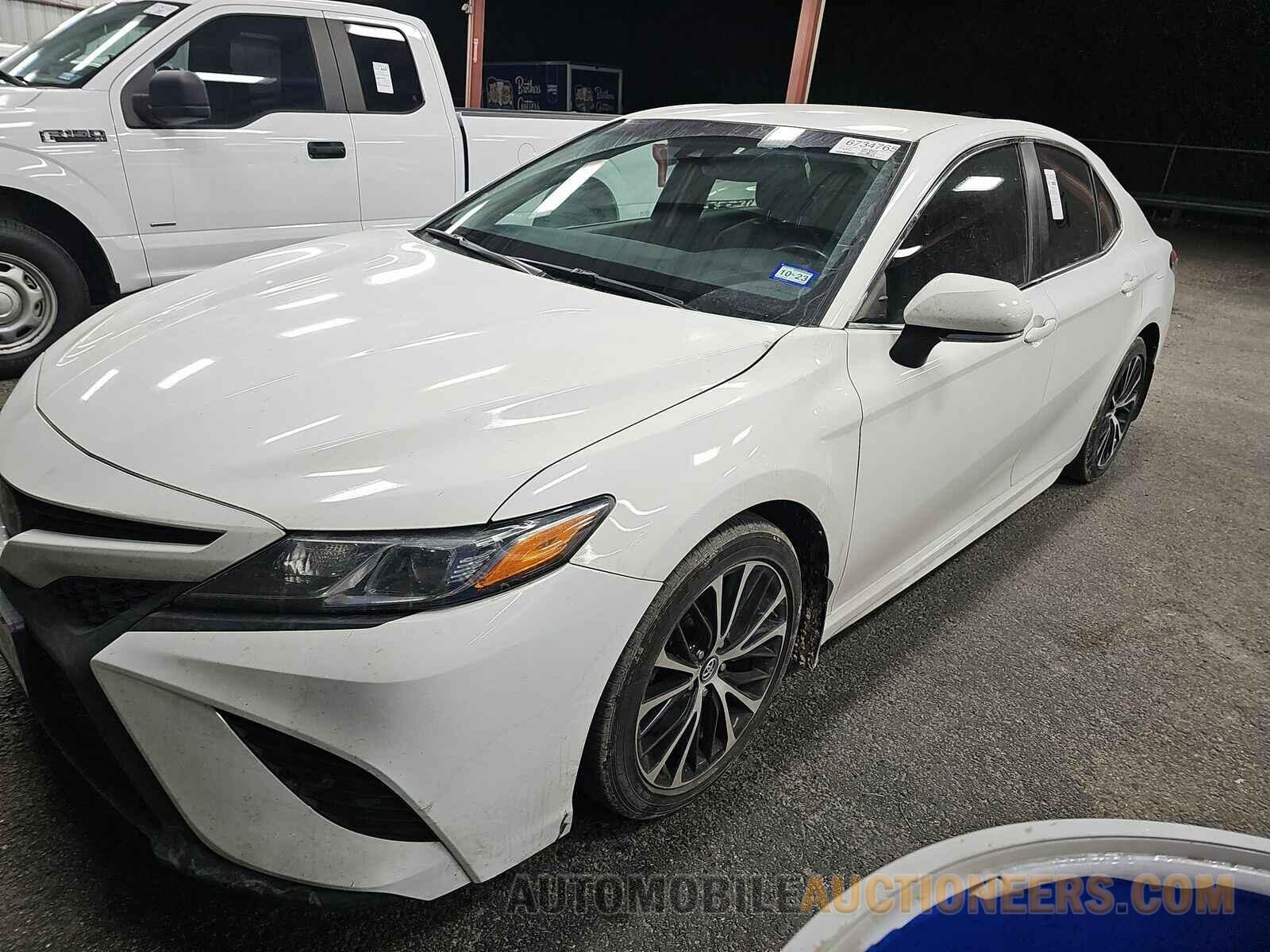 4T1B11HK7JU552831 Toyota Camry 2018