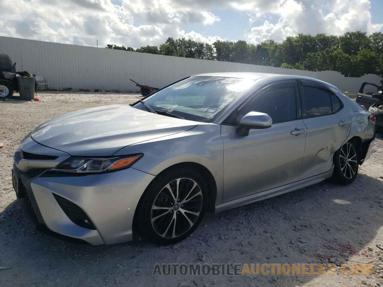 4T1B11HK7JU557060 TOYOTA CAMRY 2018