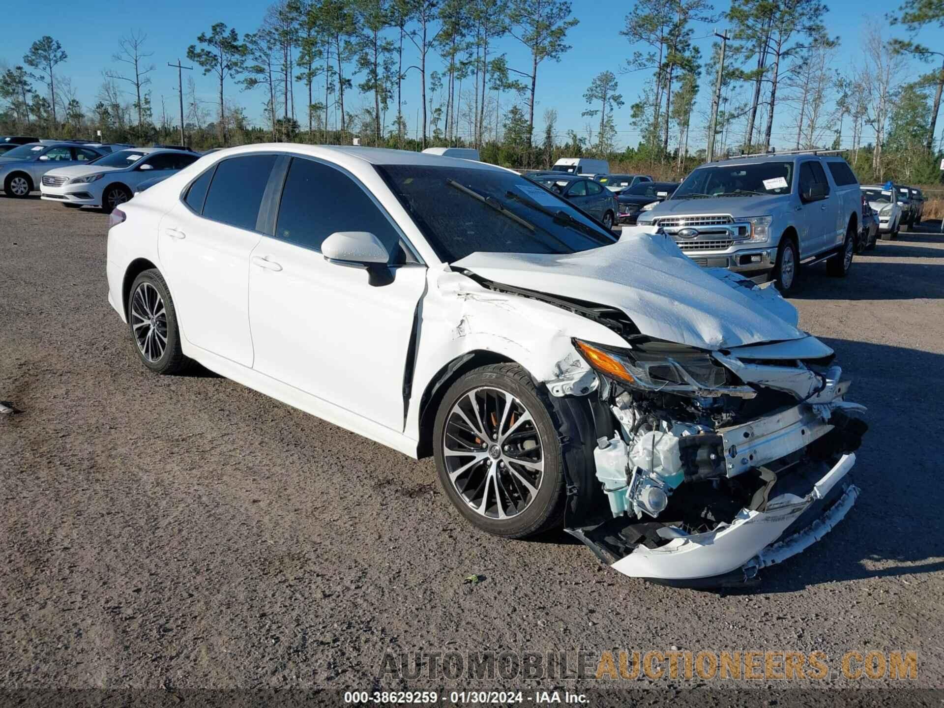 4T1B11HK7JU560590 TOYOTA CAMRY 2018