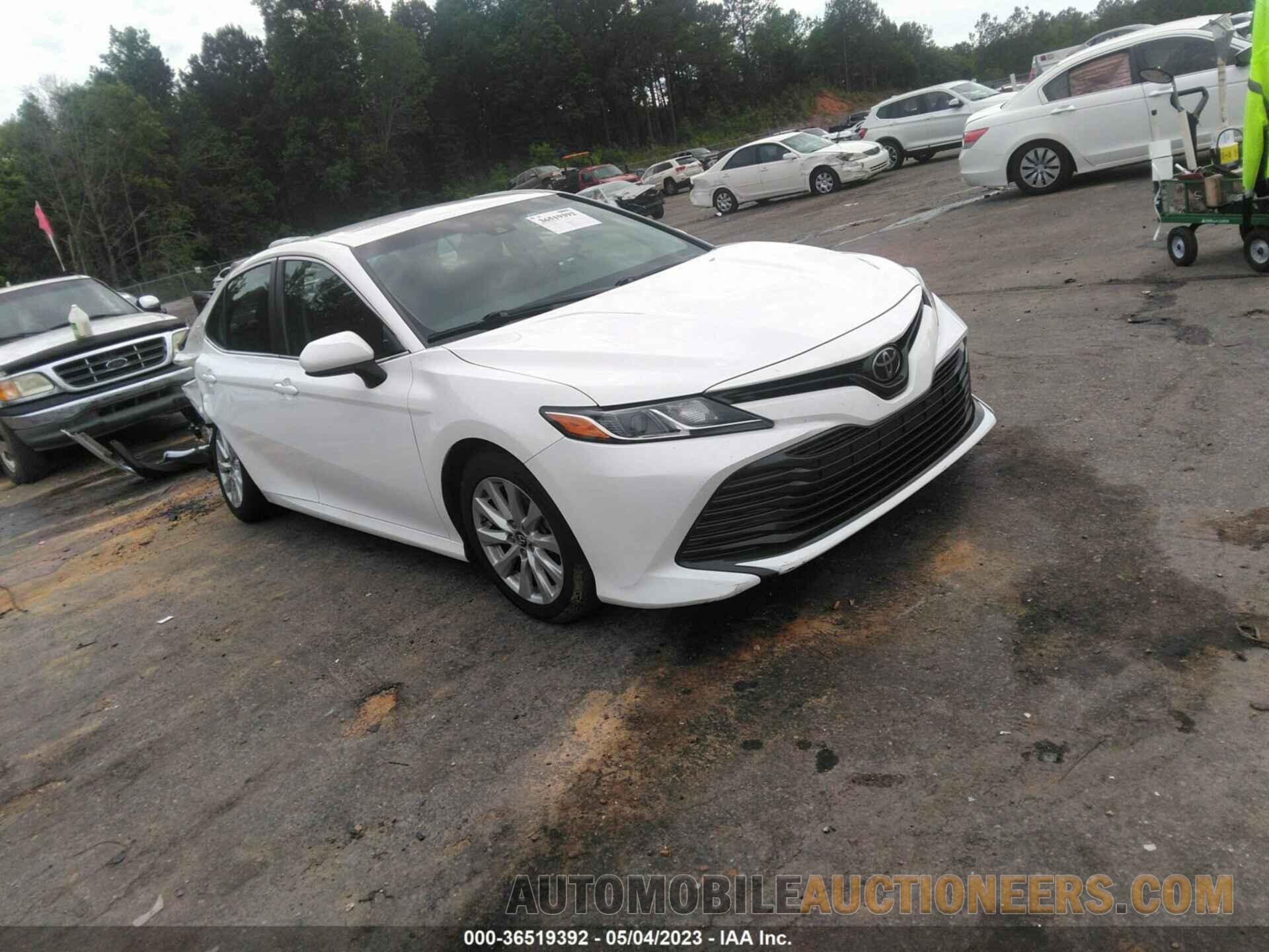 4T1B11HK7JU563666 TOYOTA CAMRY 2018