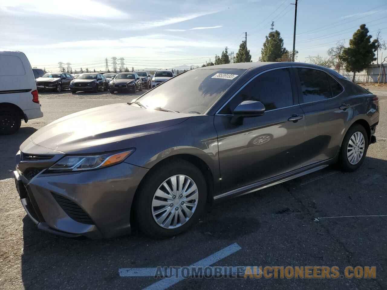 4T1B11HK7JU565112 TOYOTA CAMRY 2018