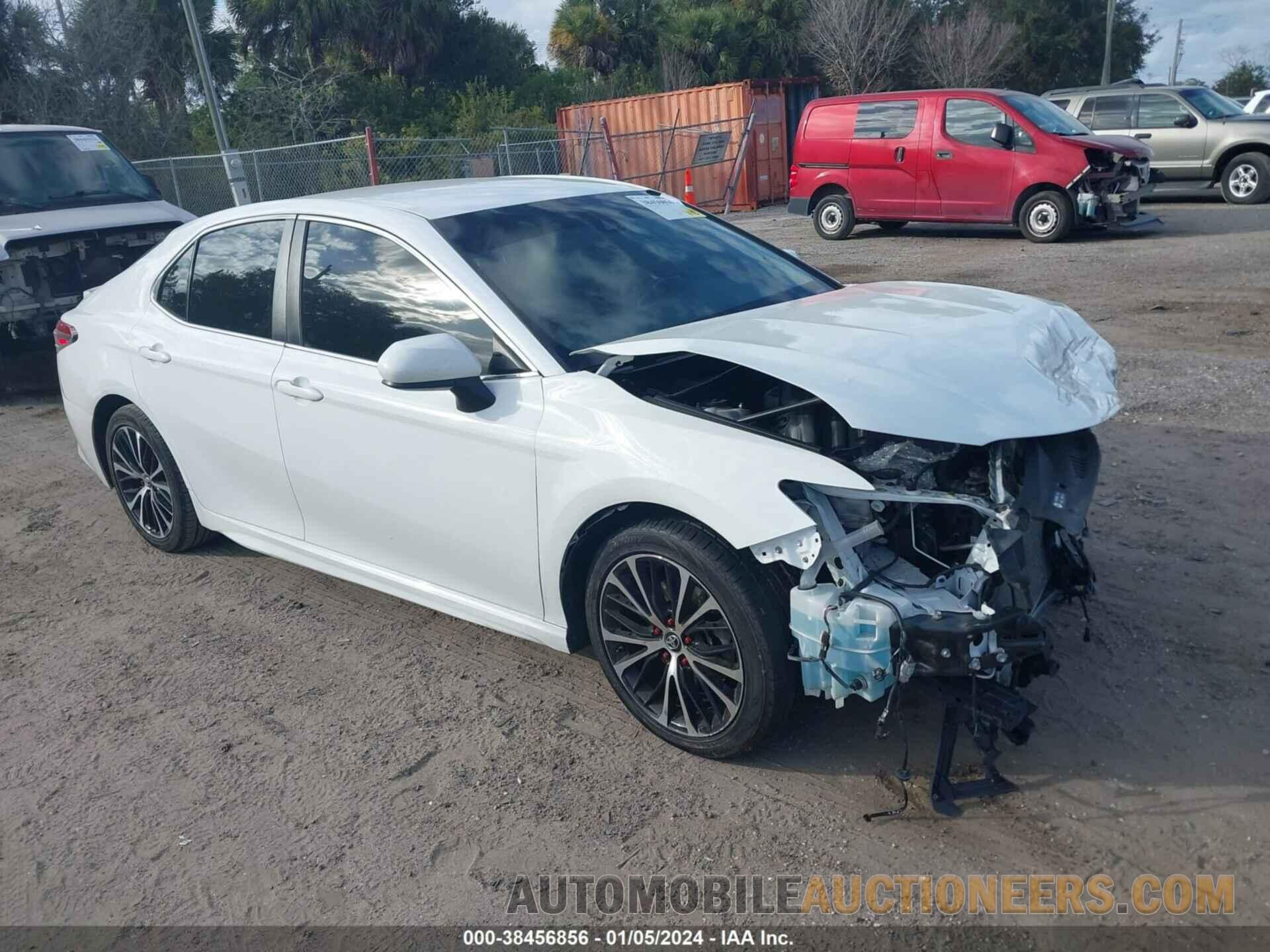 4T1B11HK7JU580810 TOYOTA CAMRY 2018