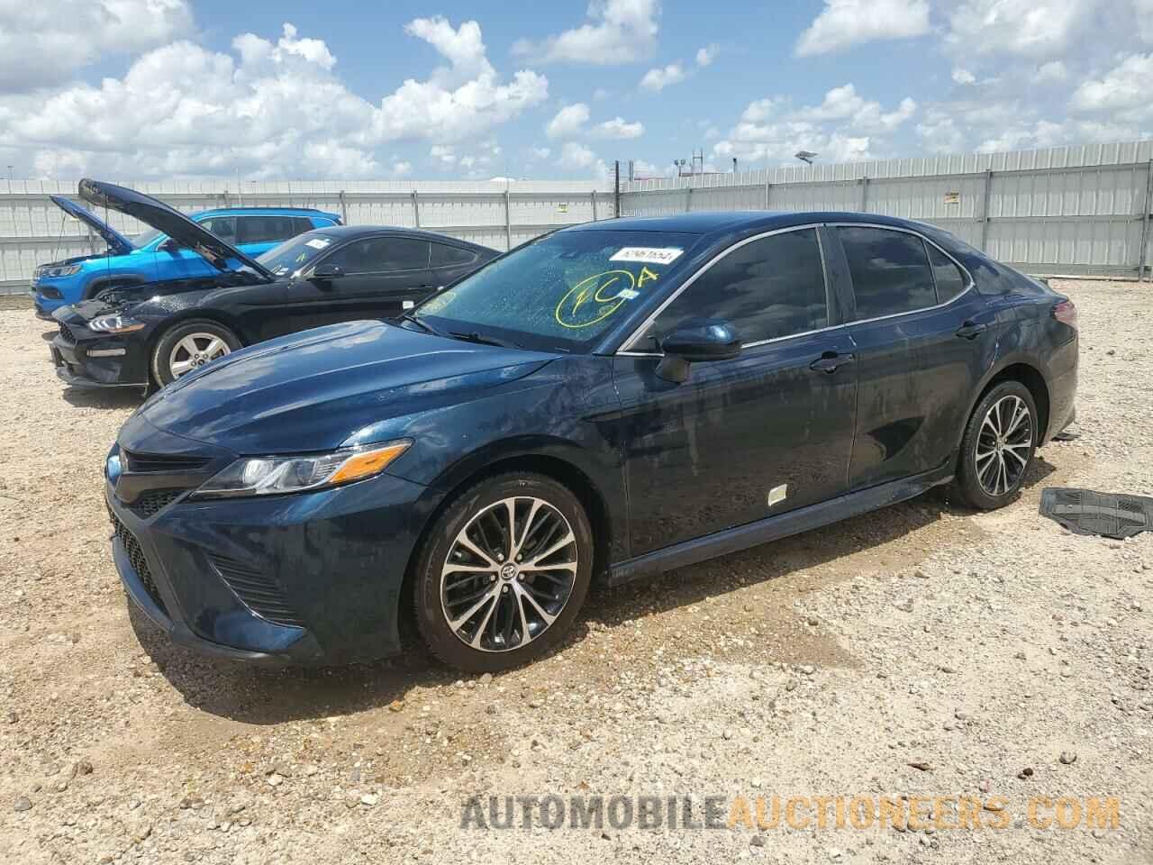 4T1B11HK7JU581679 TOYOTA CAMRY 2018