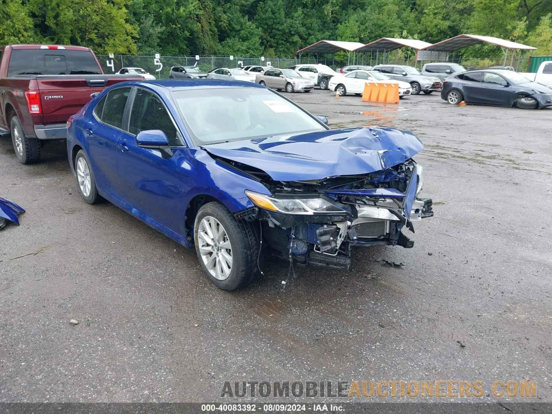 4T1B11HK7JU586414 TOYOTA CAMRY 2018