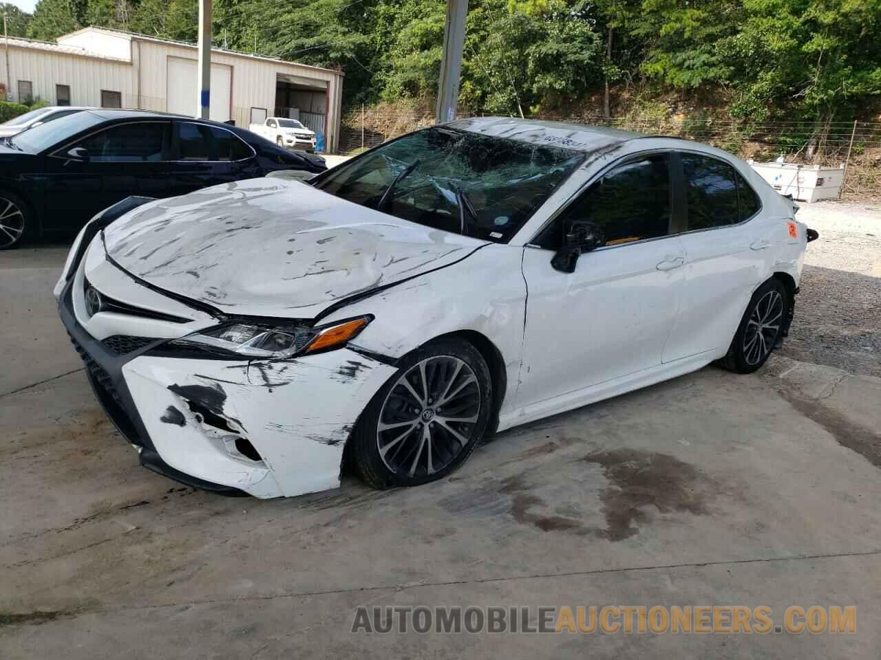 4T1B11HK7JU587076 TOYOTA CAMRY 2018