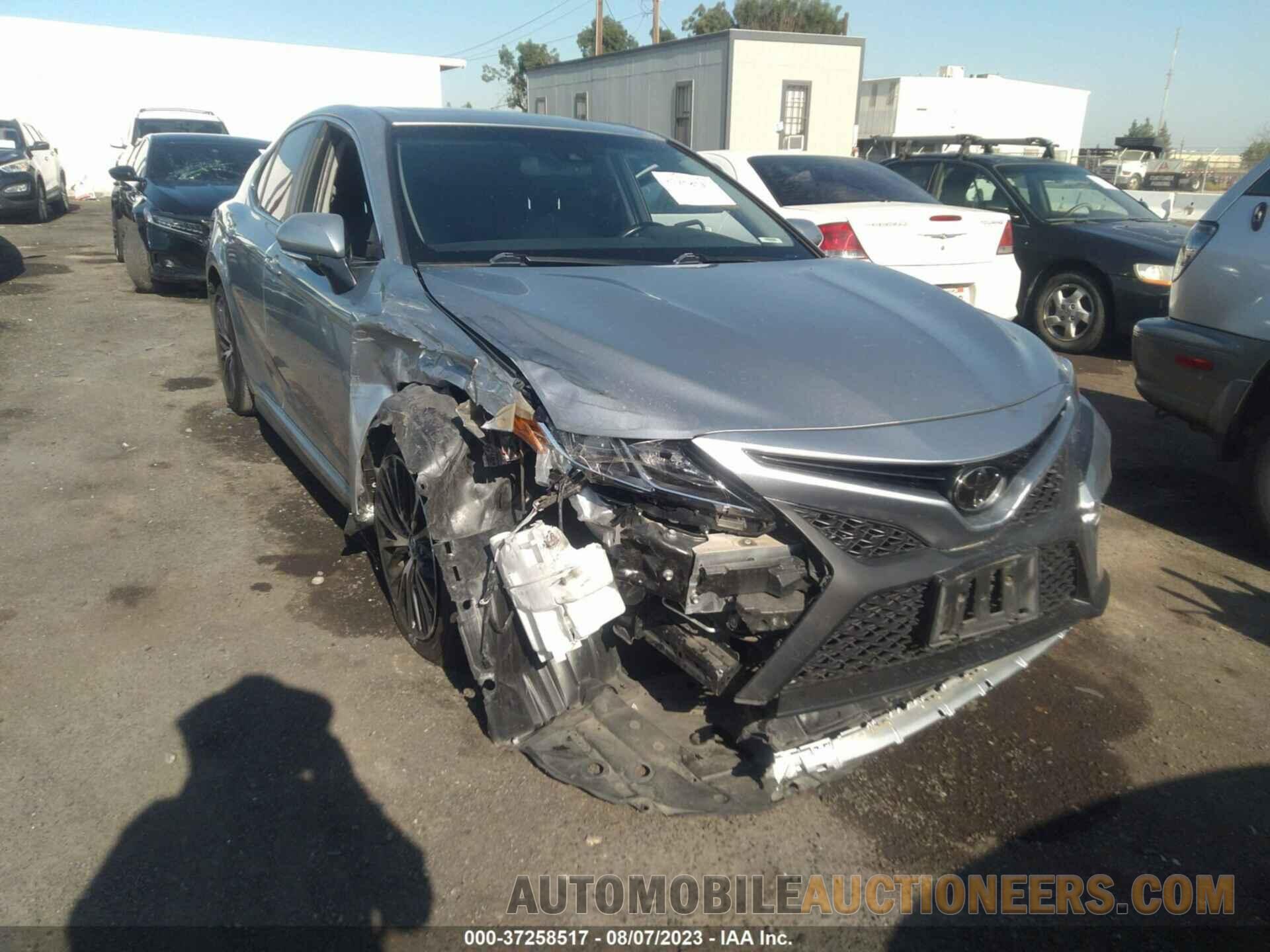 4T1B11HK7JU588616 TOYOTA CAMRY 2018