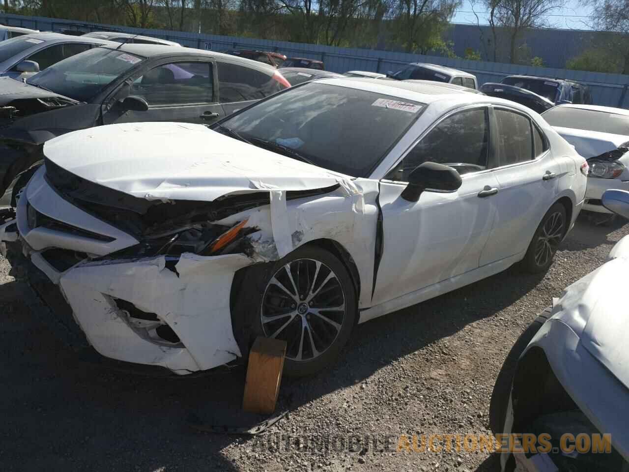 4T1B11HK7JU589216 TOYOTA CAMRY 2018