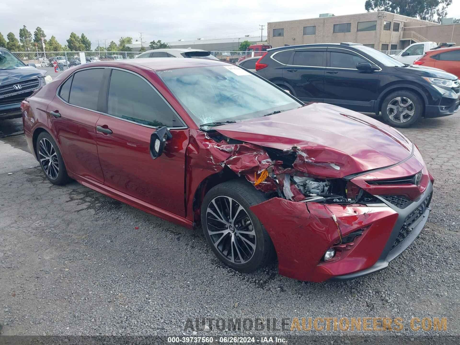 4T1B11HK7JU589619 TOYOTA CAMRY 2018