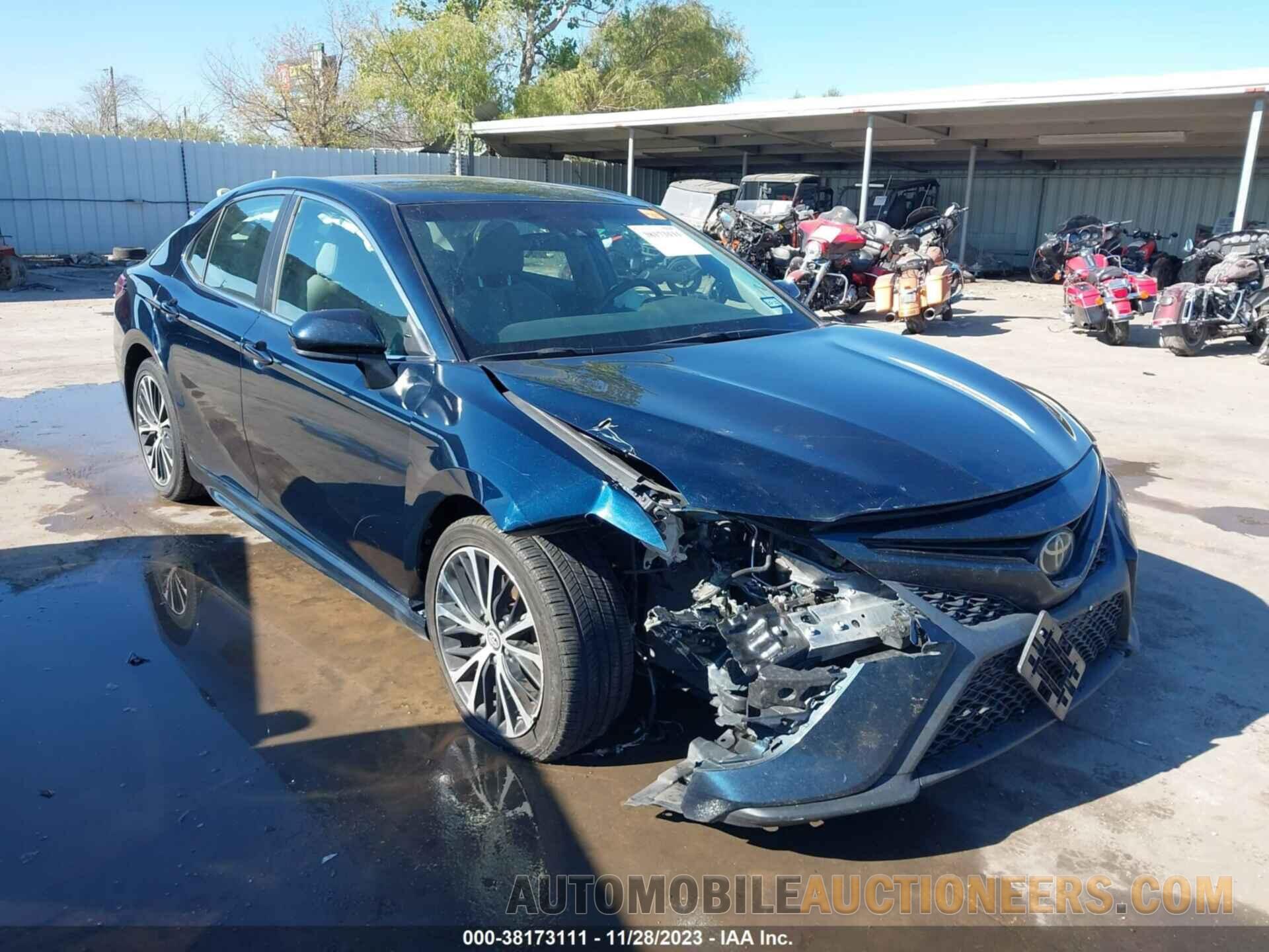 4T1B11HK7JU590429 TOYOTA CAMRY 2018