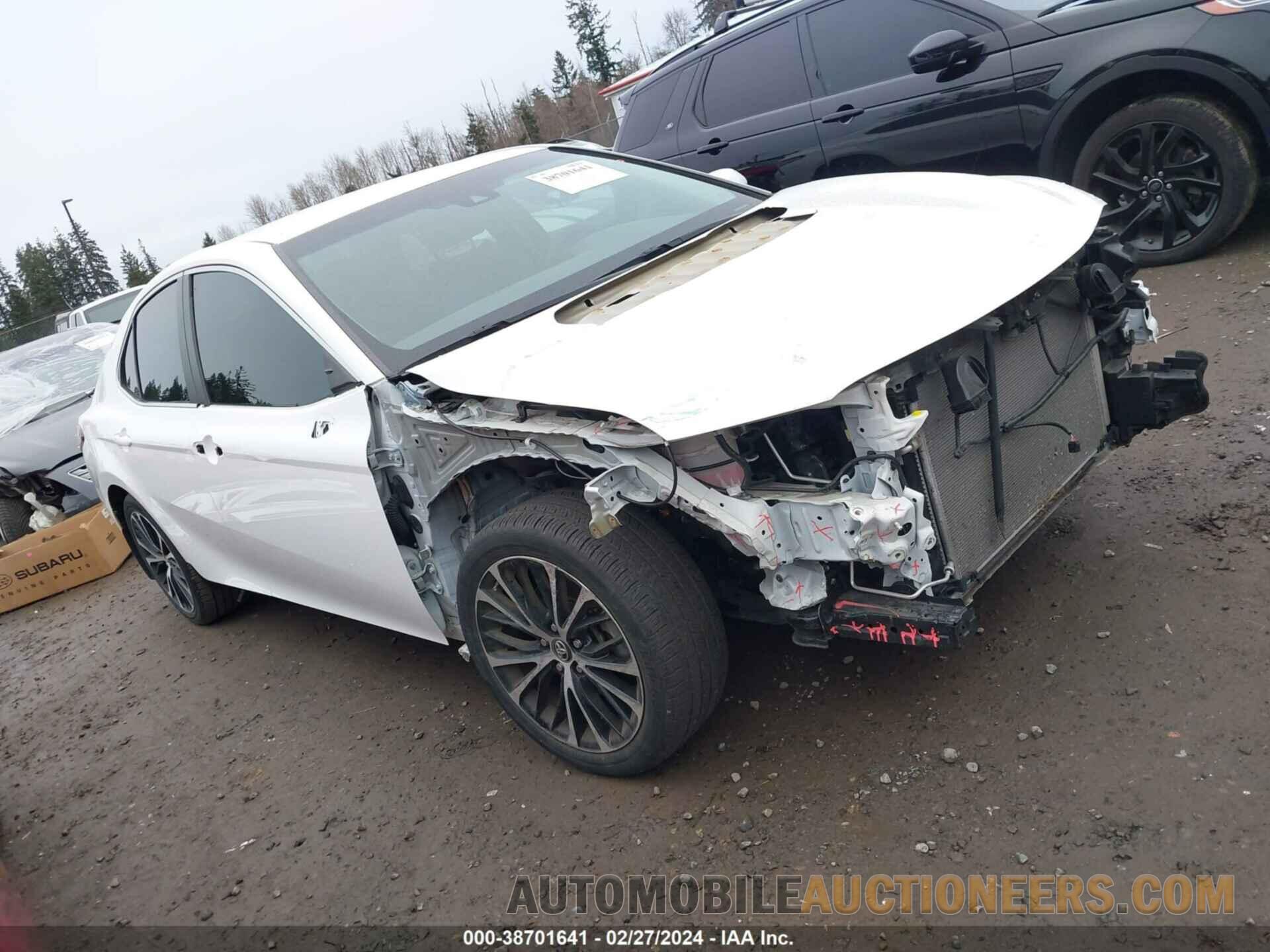 4T1B11HK7JU596702 TOYOTA CAMRY 2018