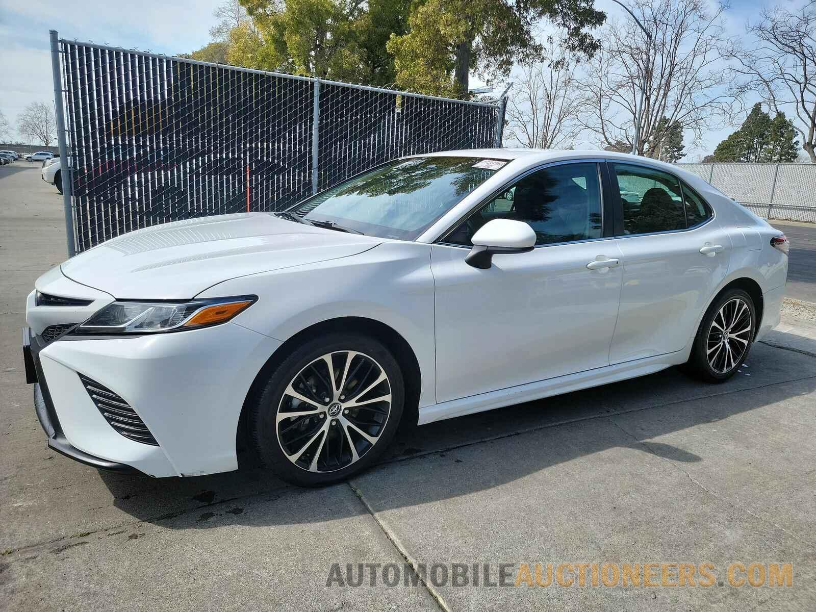 4T1B11HK7JU607942 Toyota Camry 2018