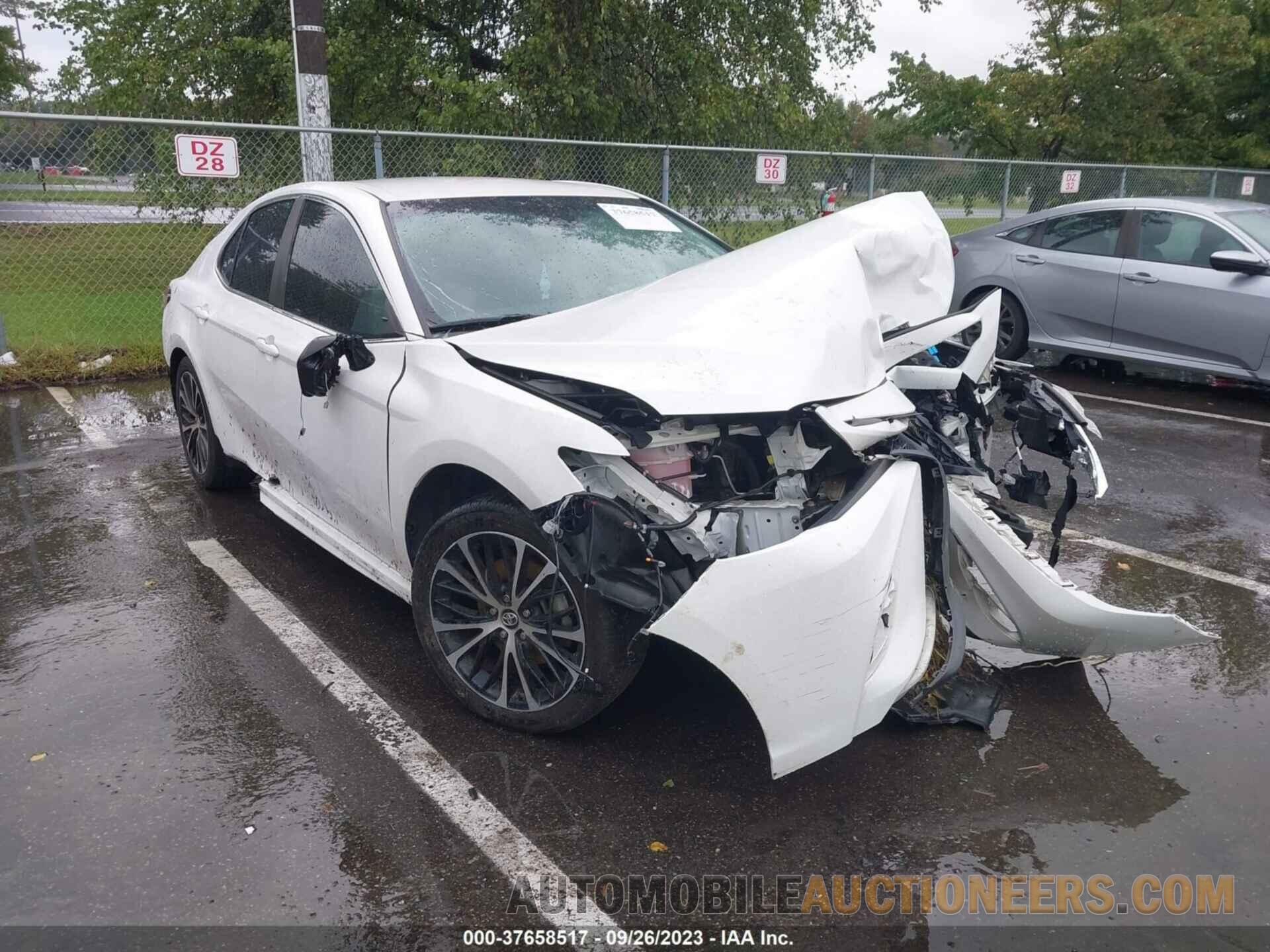 4T1B11HK7JU610016 TOYOTA CAMRY 2018