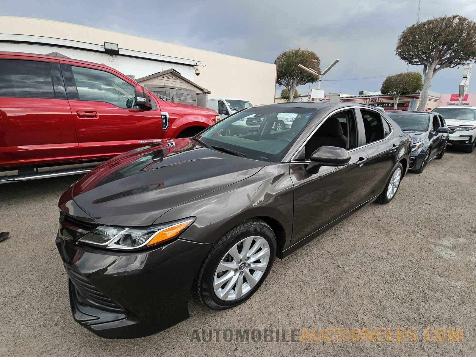 4T1B11HK7JU613496 Toyota Camry 2018