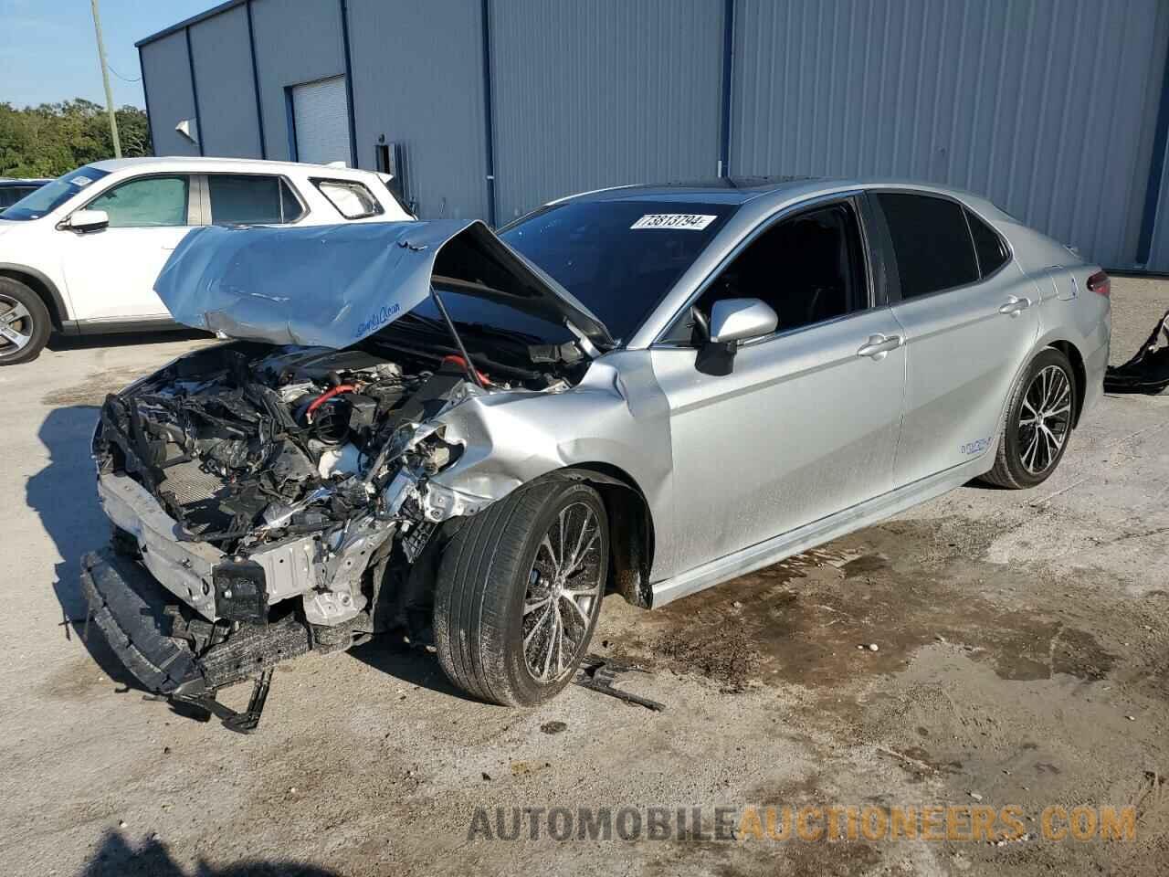 4T1B11HK7JU615698 TOYOTA CAMRY 2018