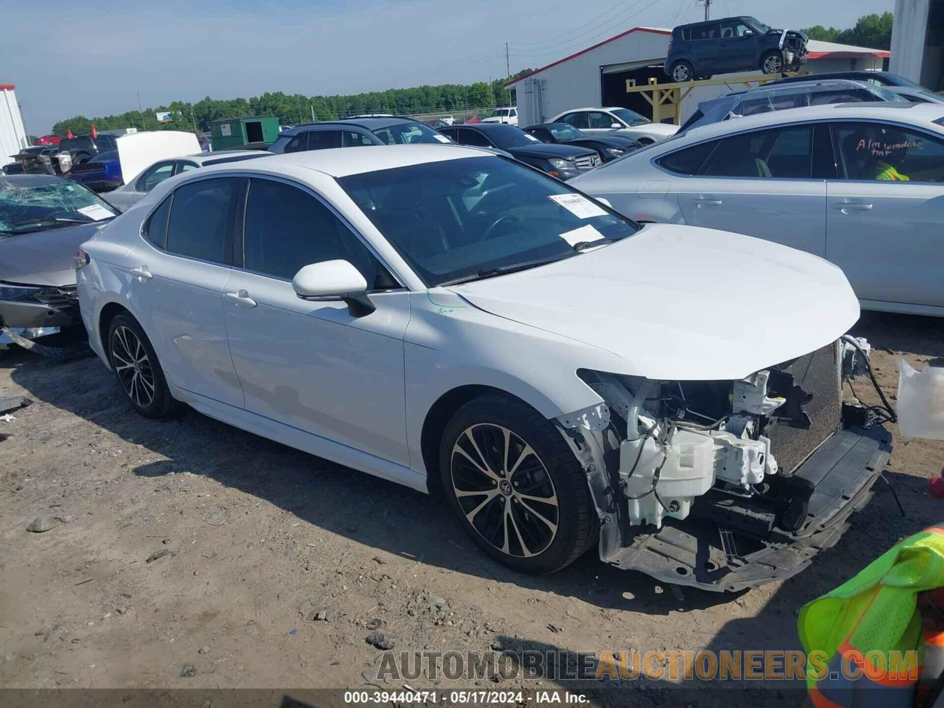 4T1B11HK7JU616513 TOYOTA CAMRY 2018