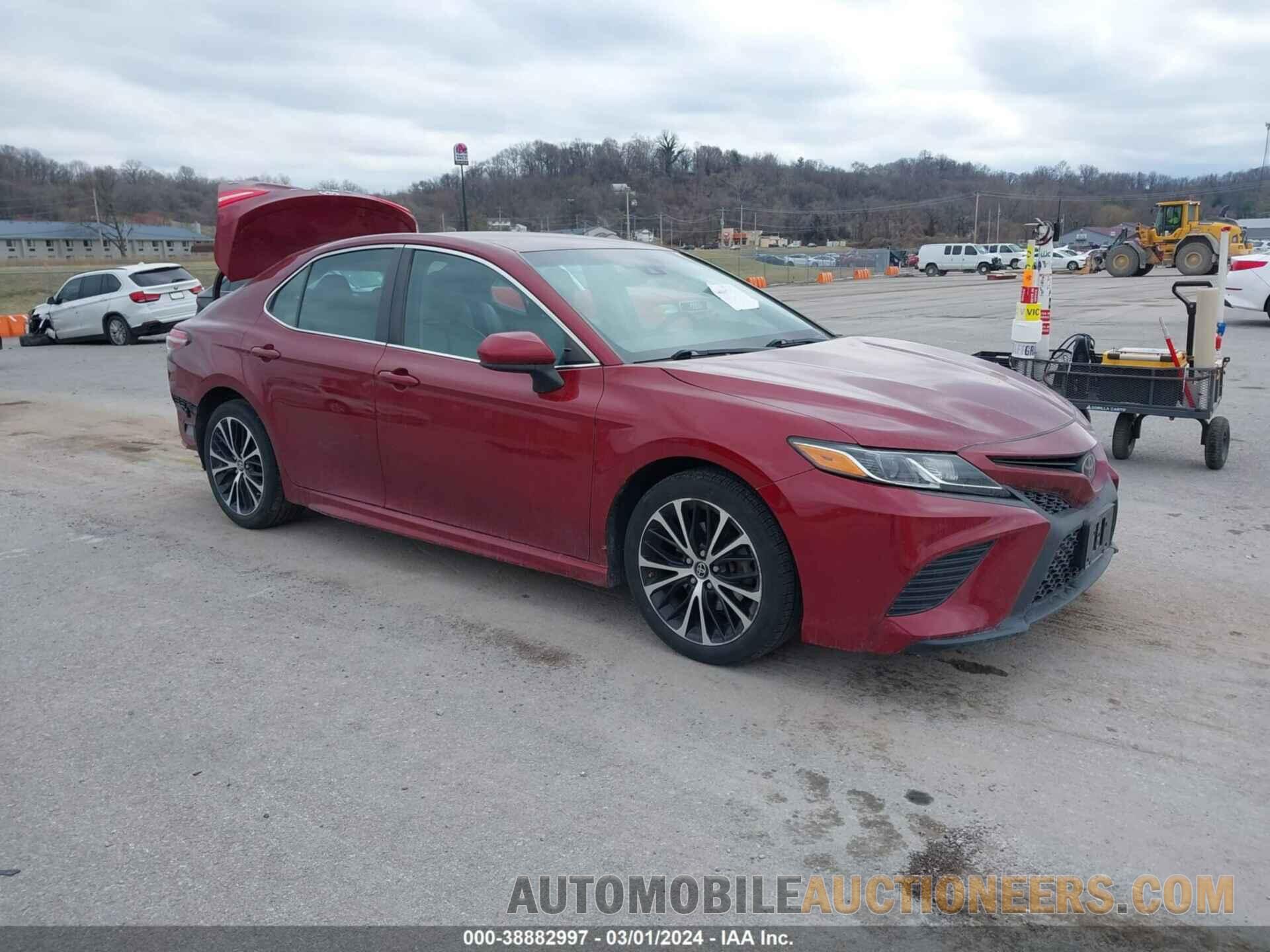 4T1B11HK7JU618343 TOYOTA CAMRY 2018