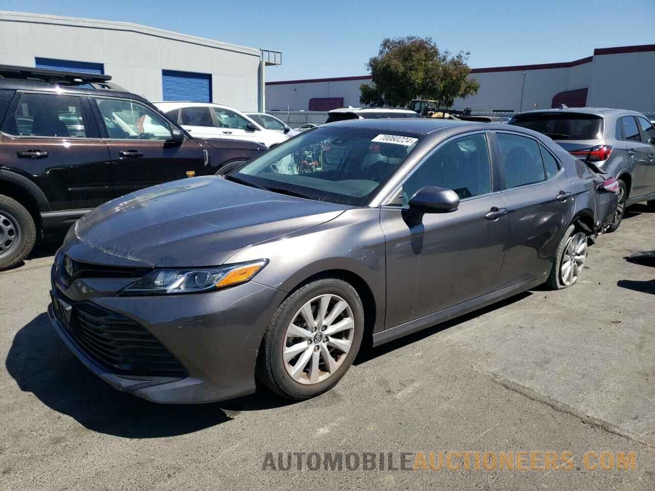 4T1B11HK7JU620173 TOYOTA CAMRY 2018