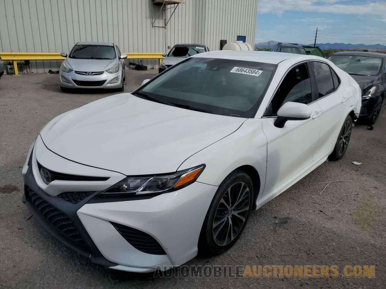 4T1B11HK7JU620528 TOYOTA CAMRY 2018