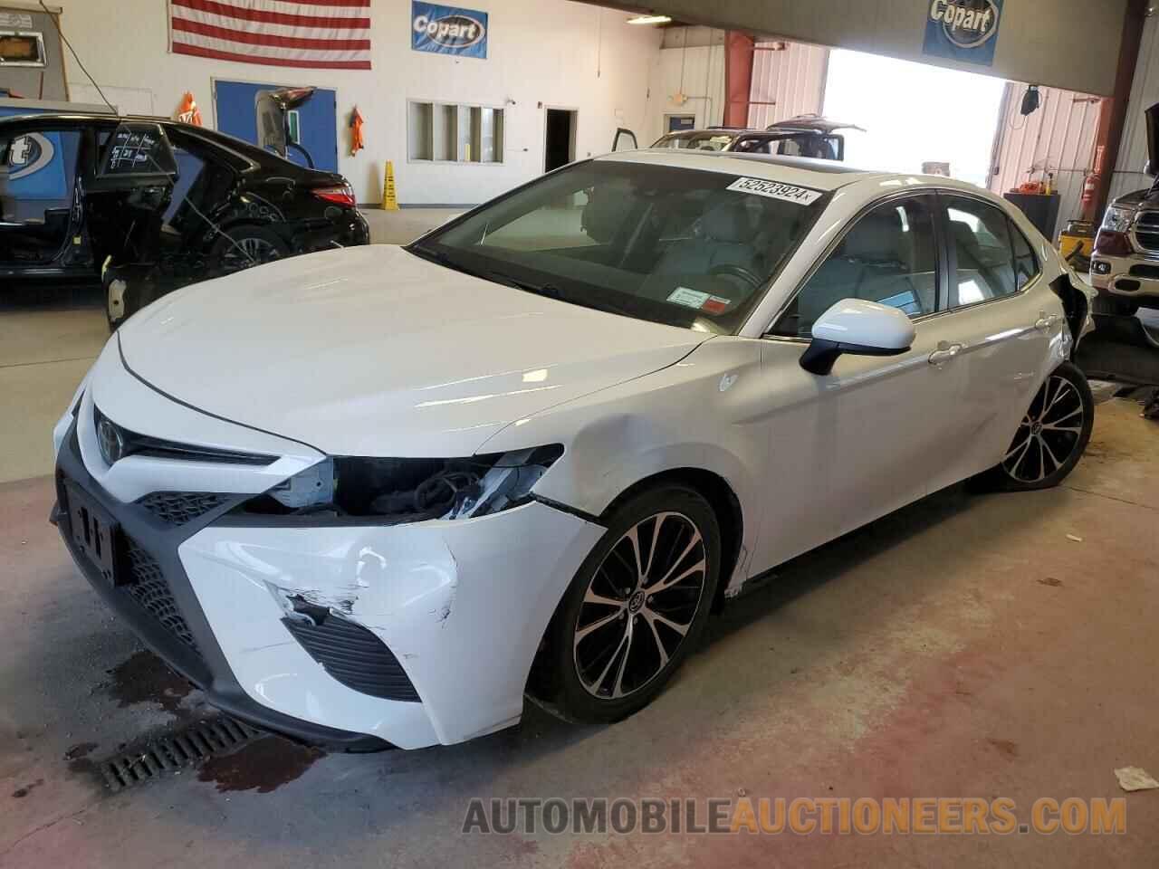 4T1B11HK7JU621355 TOYOTA CAMRY 2018